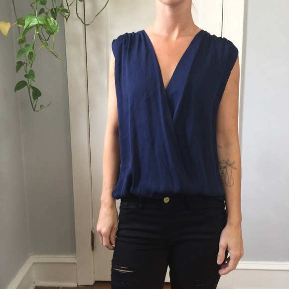 Alice + Olivia Navy Silk Draped Sleeveless Blouse - Picture 8 of 8